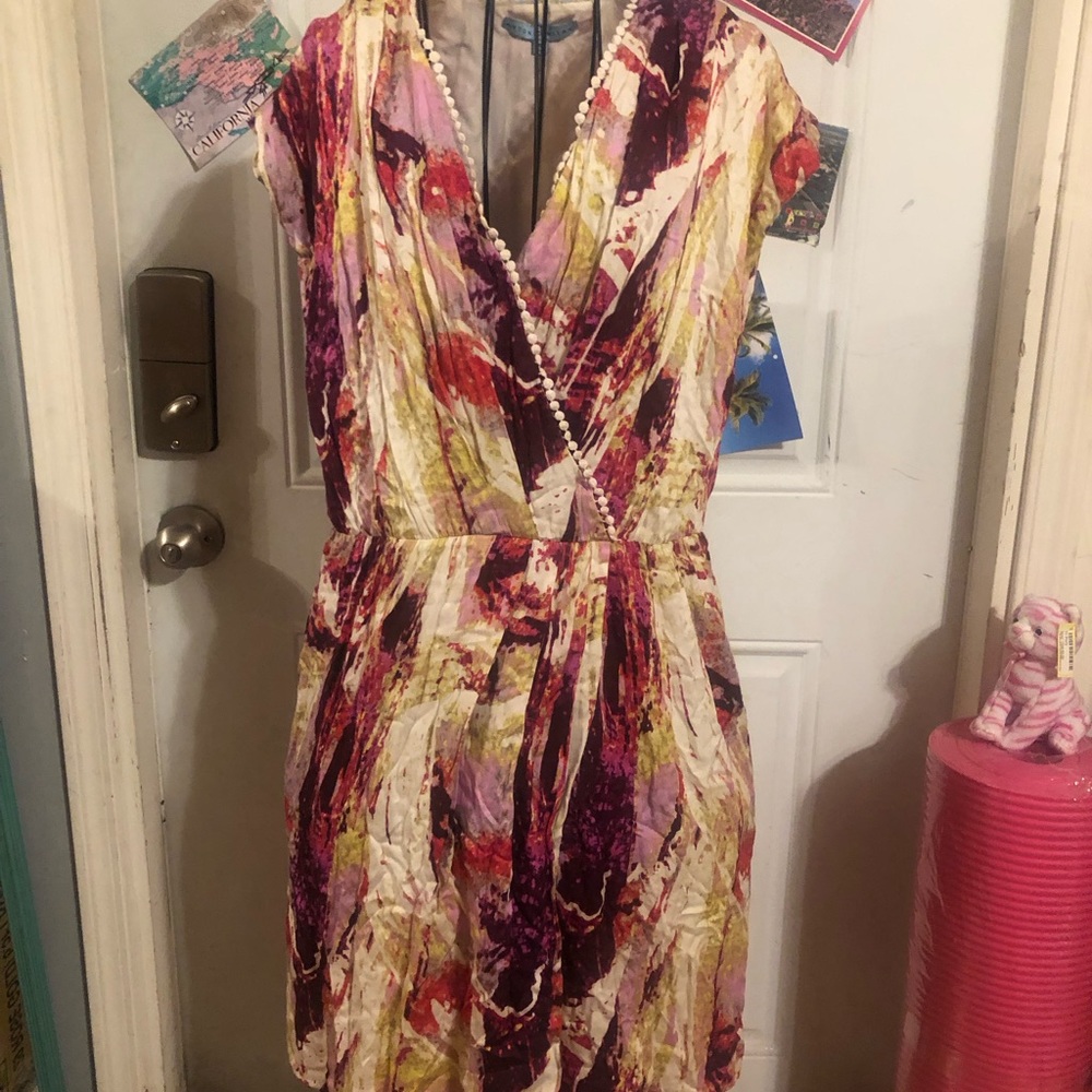 Gorgeous abstract midi wrap dress 👗